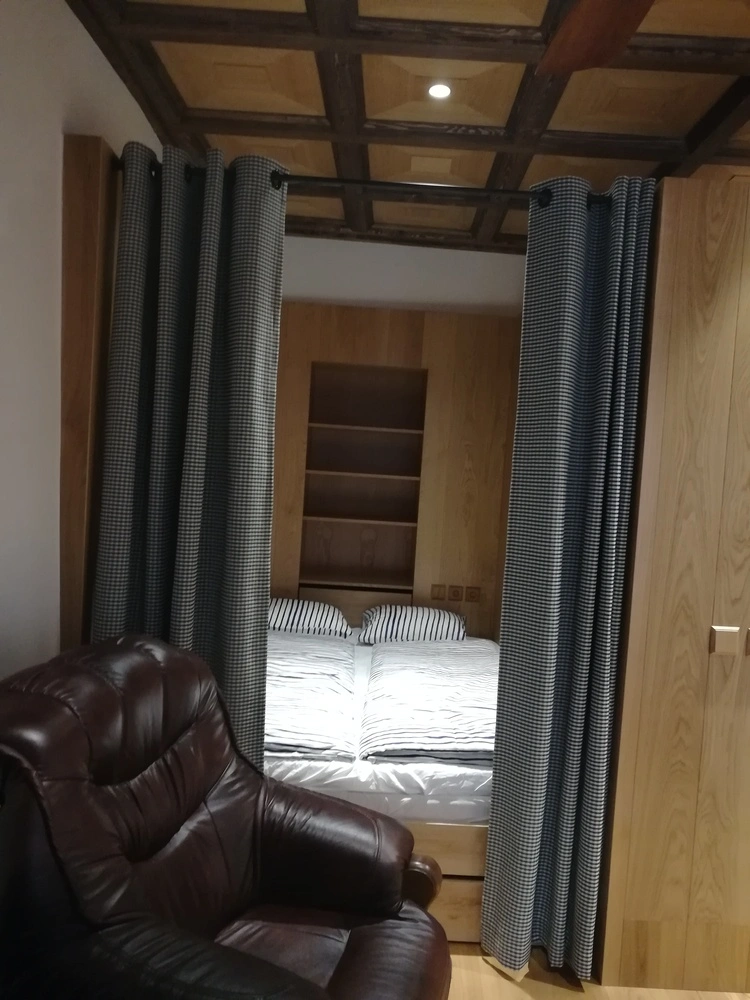 Dekorační a pevná látka červená kostka