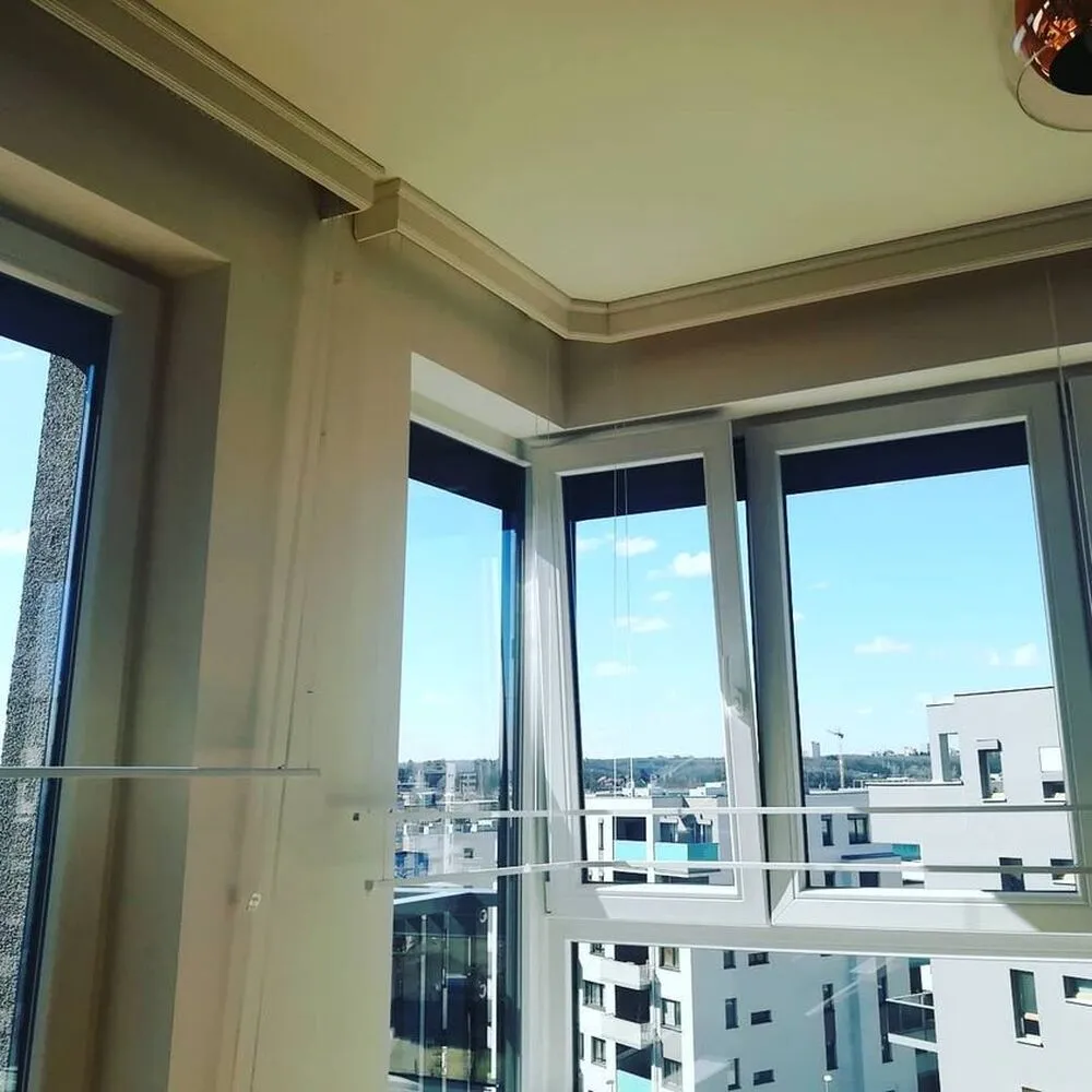 Rohová garnyž se stahovací nebo pevnou kolejnicí