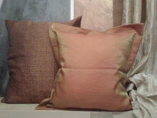 Luxusní polštář 50x50 cm s kovovým leskem