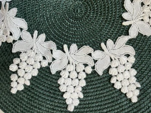 Tkaná krajka + lemovka Vinotéka