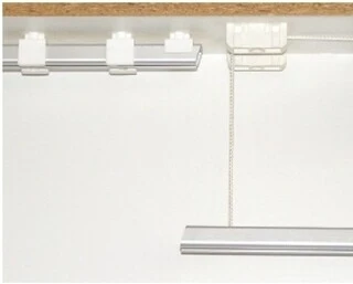 Pohyblivá garnýž se spouštěcími kolejničkami 