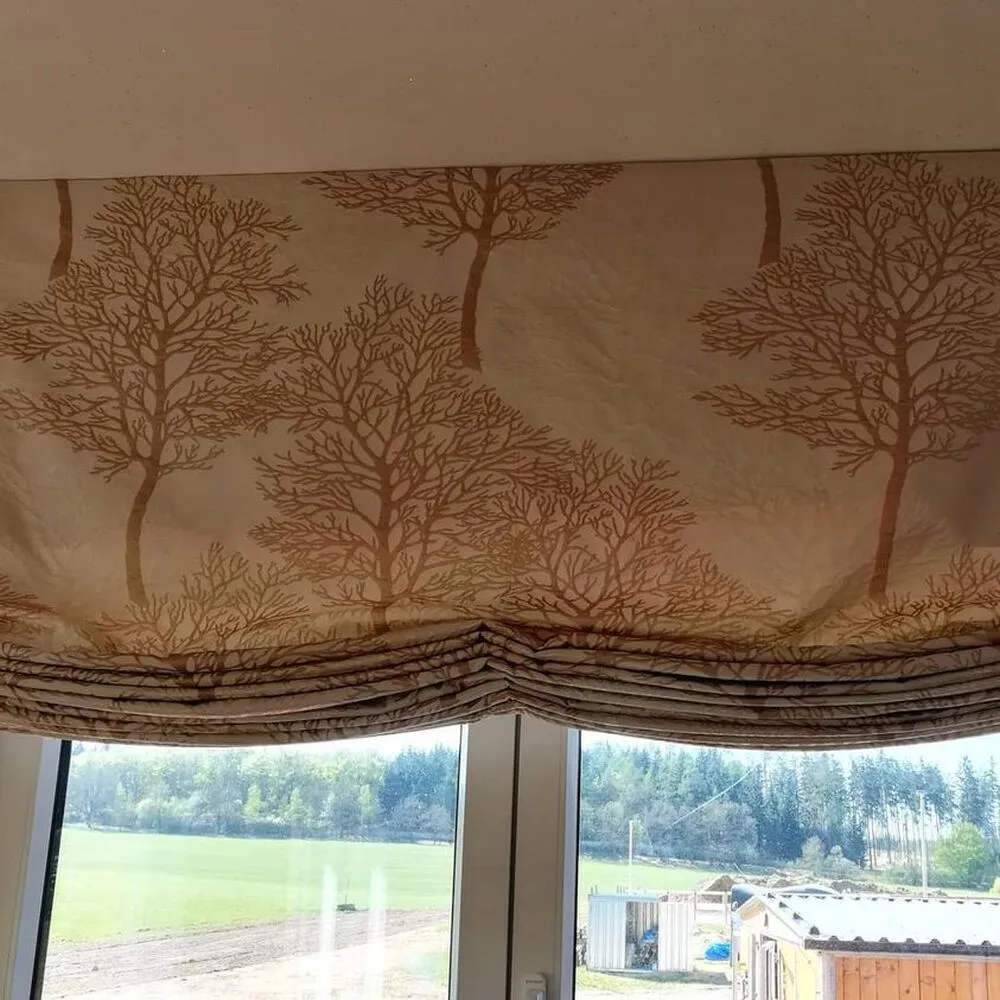 Dekorační látka výšivka na taftu