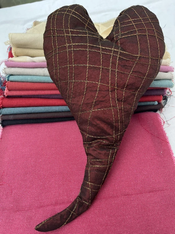 Zbytky látek na šití drobných dekorací