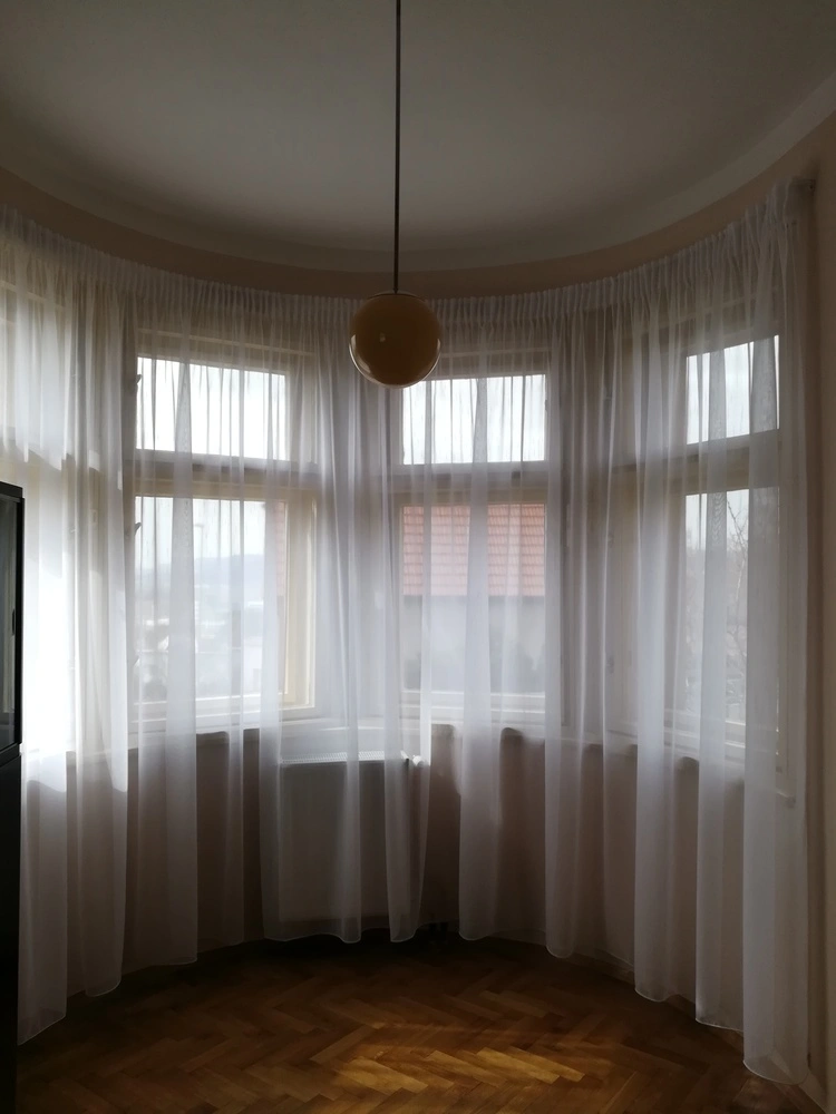 Profil s ohyby na arkýř