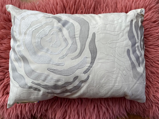 Polštářek výšívaný s výplní