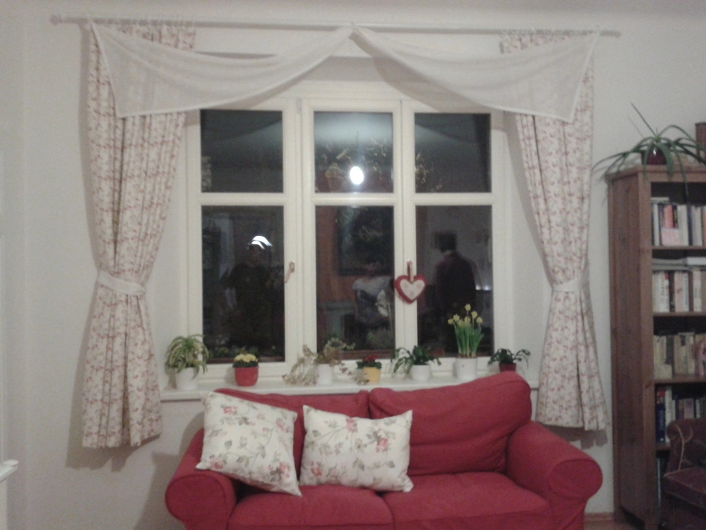 Dekorační polštář s ozdobným krajem