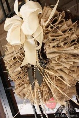  Věnec - dekorace ze zbytků látek