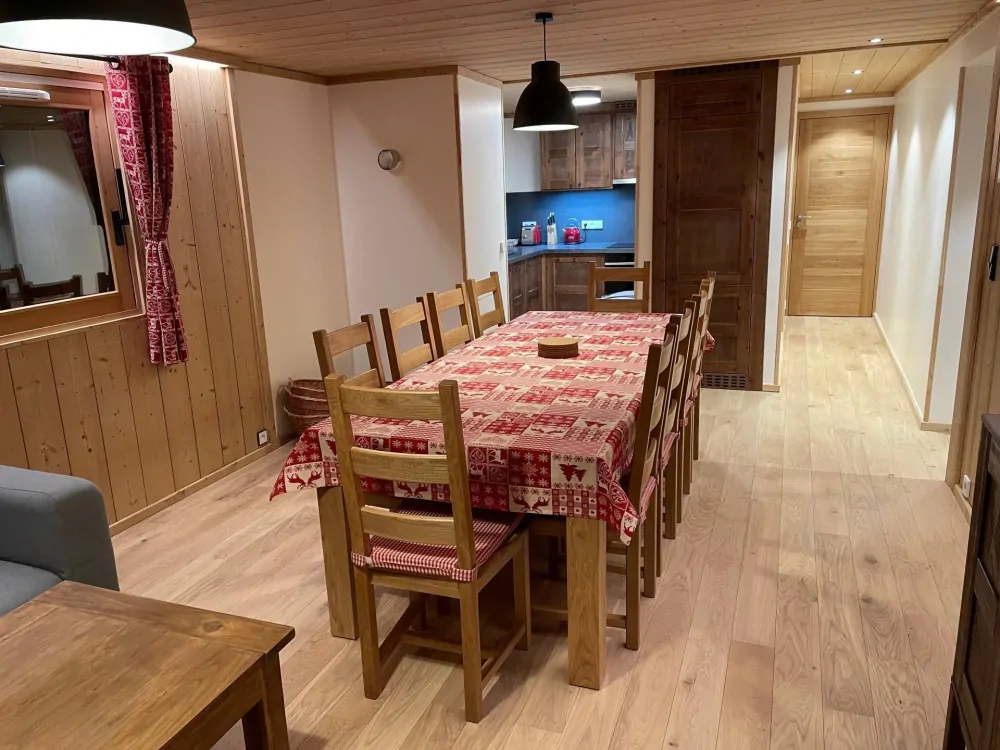 Dekorační látka červená a rub béžová 