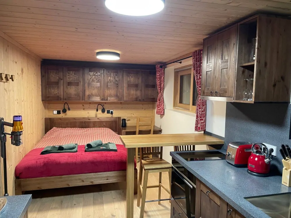 Dekorační látka červená se srdíčky