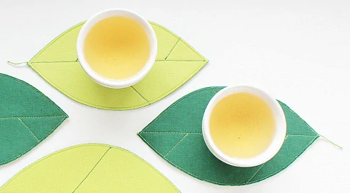 Režné ubrousky a prostírky ve tvaru listu