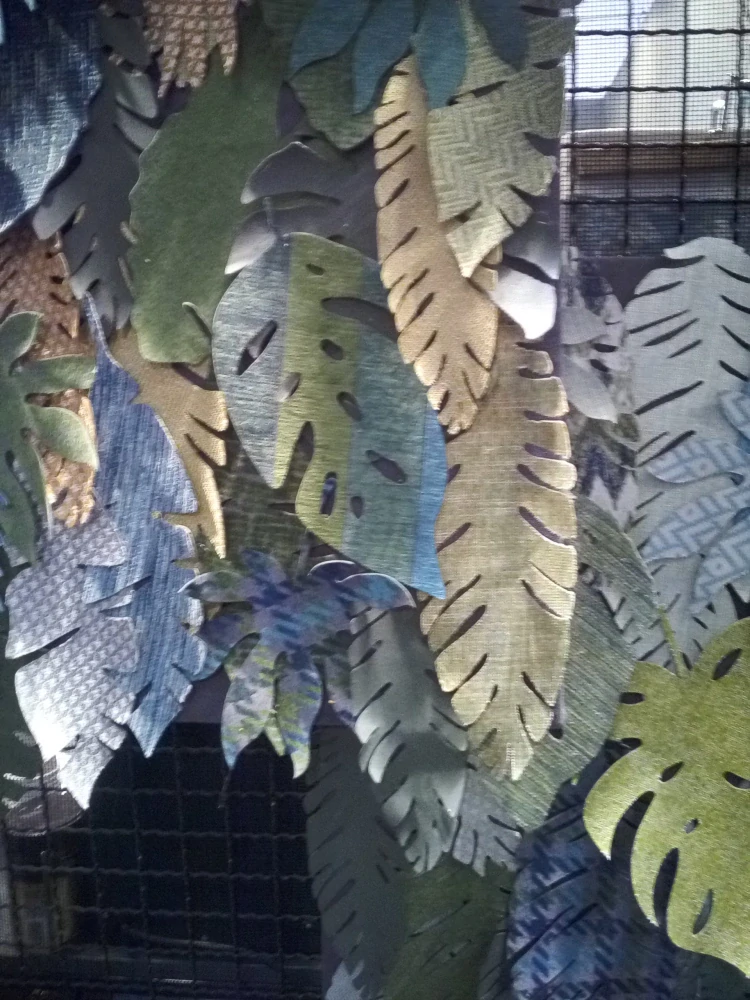 Režné ubrousky a prostírky ve tvaru listu