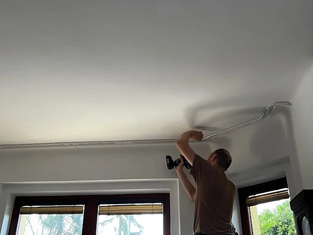 Profil s ohyby na arkýř